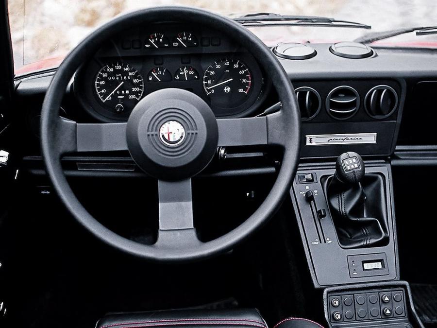 Панель приборов Alfa Romeo Spider 1986 года  (фото 8 из 12)